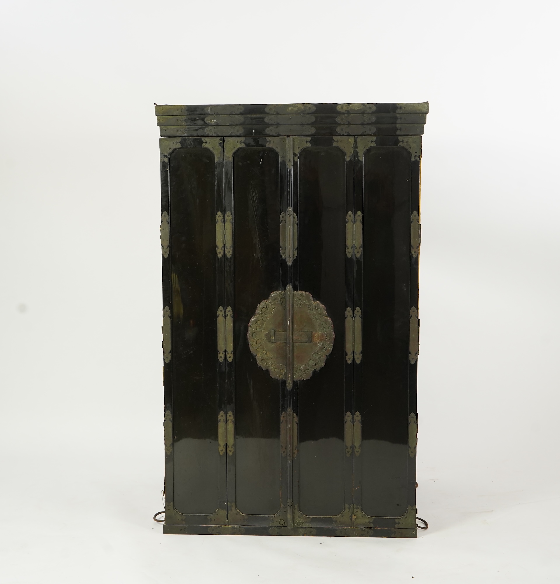 A Japanese lacquer Butsudan shrine cabinet, Meiji-Taisho period